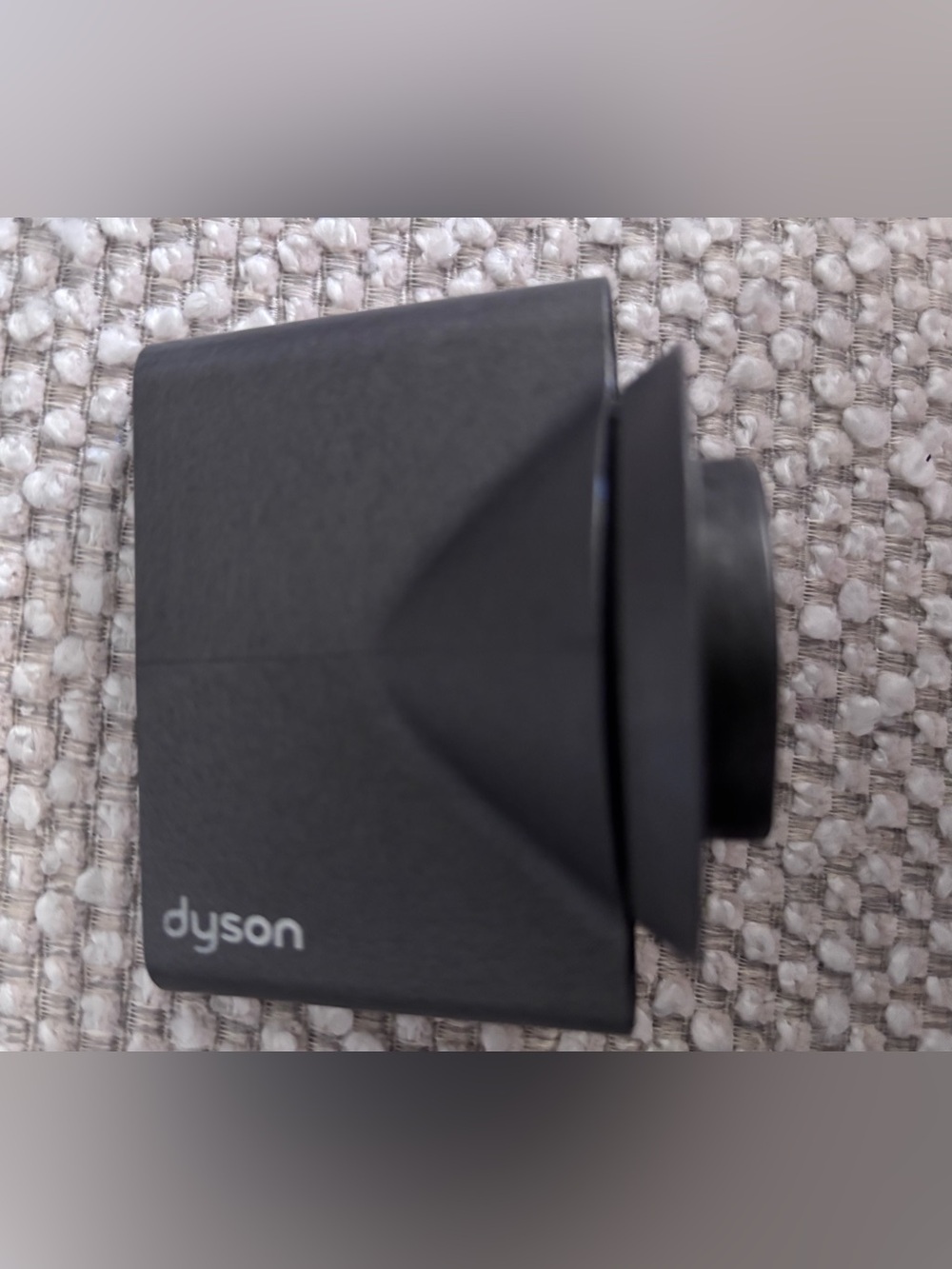 White/Silver Dyson Supersonic Hair Dryer | Magnetic Stand | 2 Attachments - Picture 12 of 15